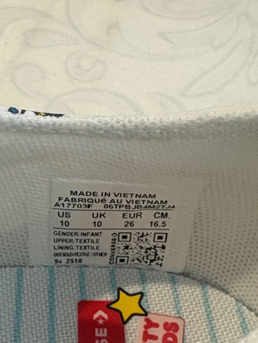 Kids Converse X Hello Kitty and Friends. Size 10